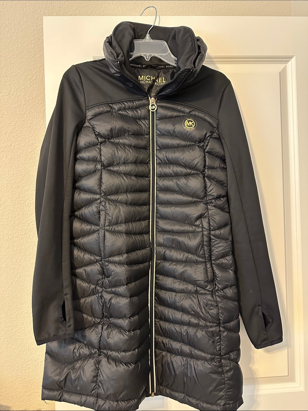 EUC MICHAEL Michael Kors Black Quilted lightweight Puffer Coat with Gold Trim